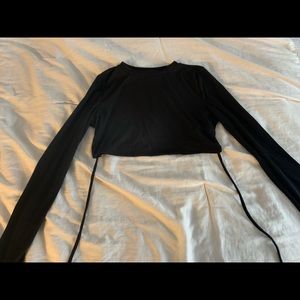 BLACK LONG SLEEVE CROP TOP